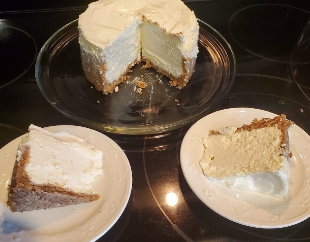 Cheesecake and slices of cheesecake