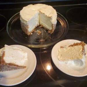 Cheesecake and slices of cheesecake